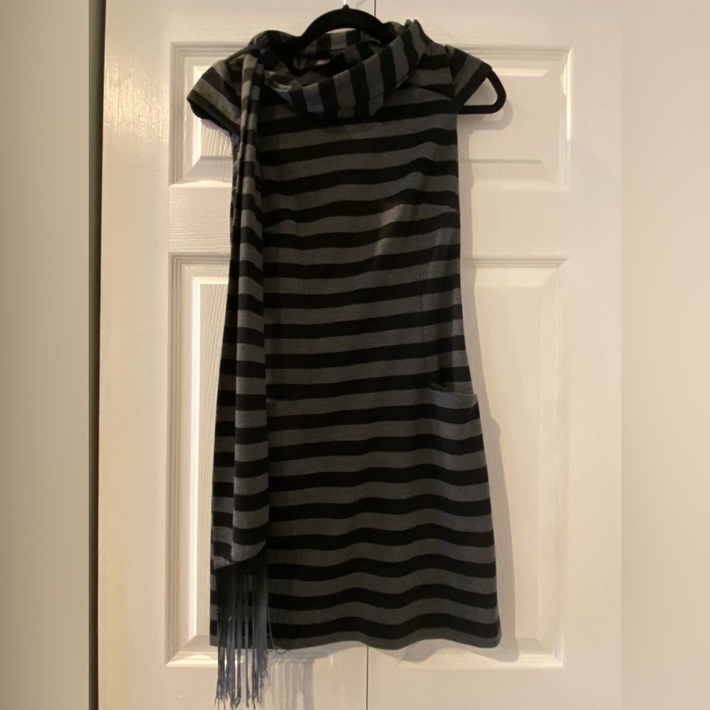 Jessica Simpson Dress w/ Built in Scarf Size XS